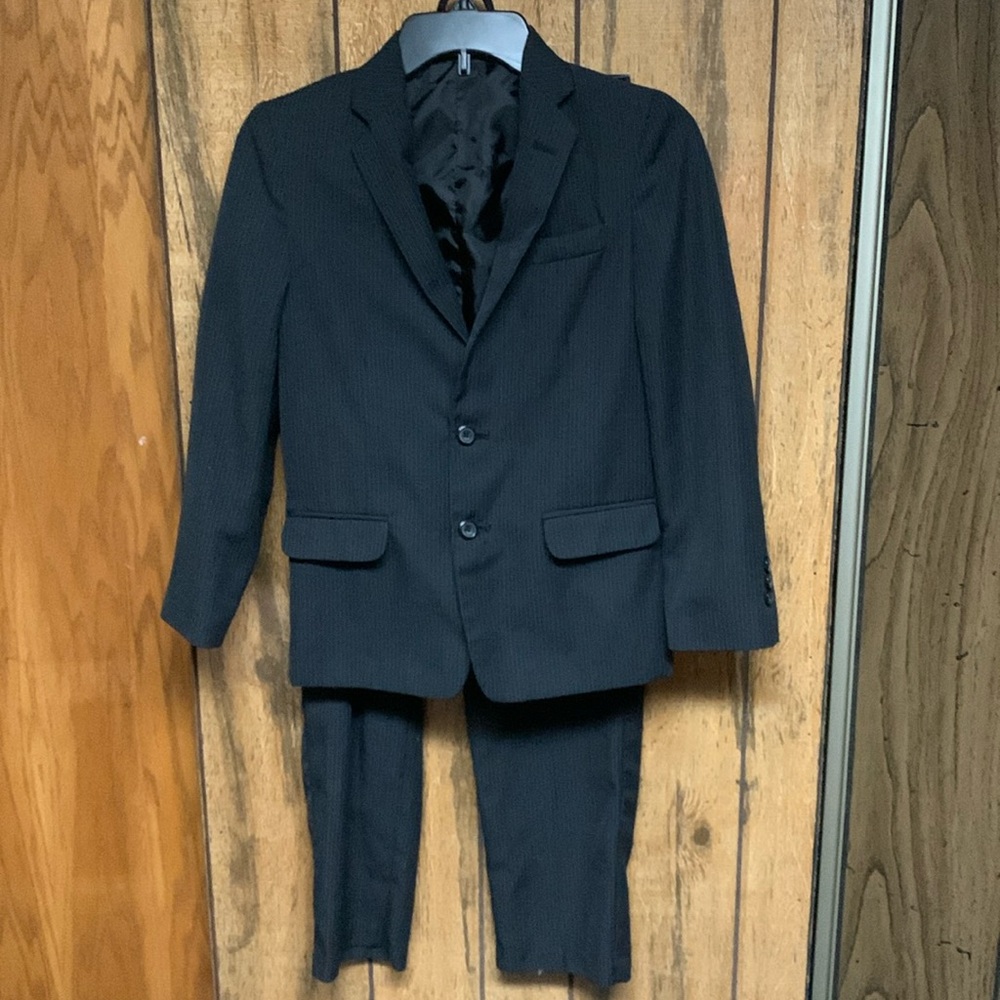 Van Heusen Boys Pinstripe Suit Jacket and Pants Sz 12